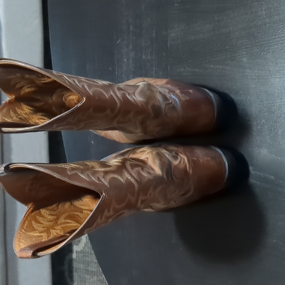 Men’s Ariat size-10D Brown Leather Cowboy Boots - Picture 9 of 17